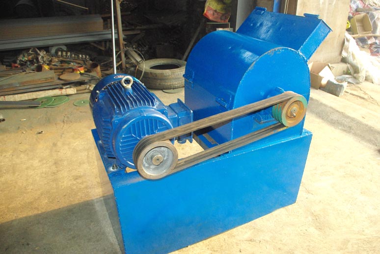 粉餅機(jī)，碎餅機(jī)，大餅打碎機(jī)，花生茶籽大豆餅粉碎機(jī)